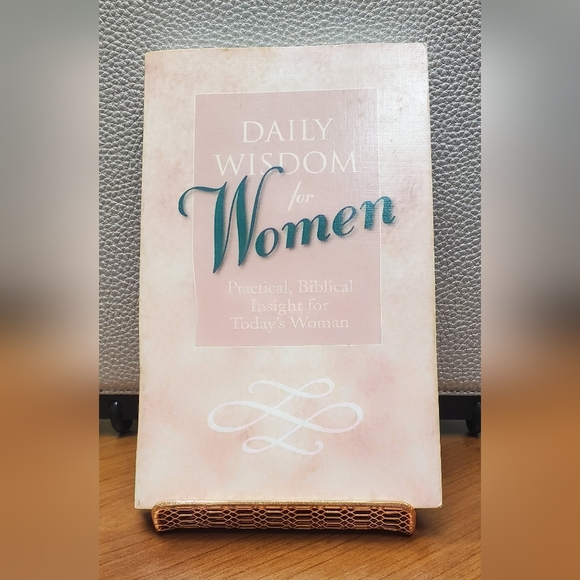 Daily Wisdom for Women - Picture 1 of 2